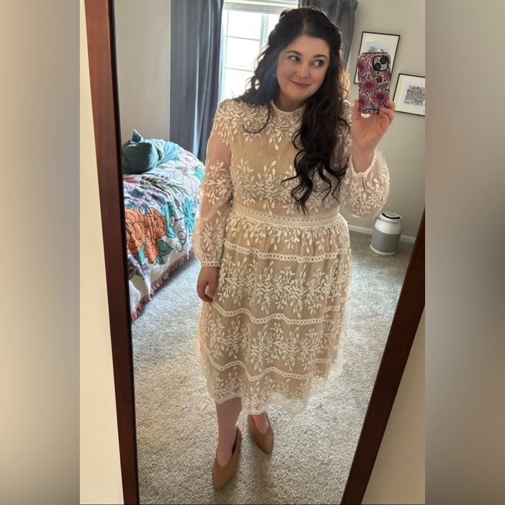 NWT Ivy City Co Cream and White Floral Lace Midi Dress